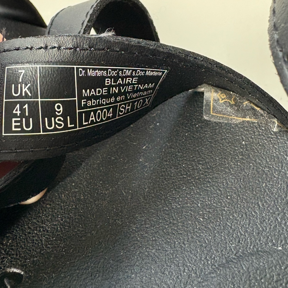 NWOT Dr. Martens Blaire Hydro Leather Sandals Size 9 Women’s - Picture 9 of 13